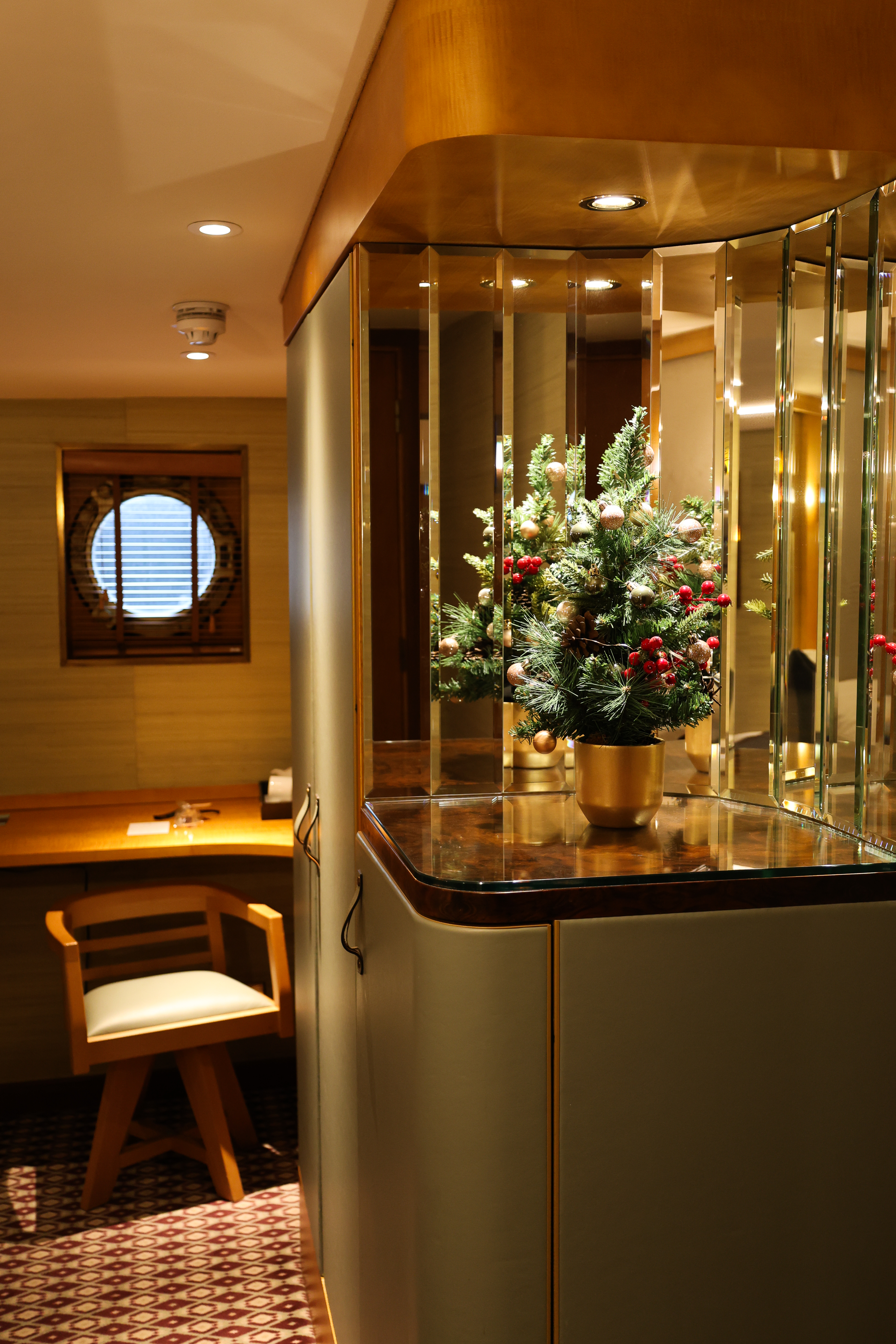 Christmas tree in a cabin 